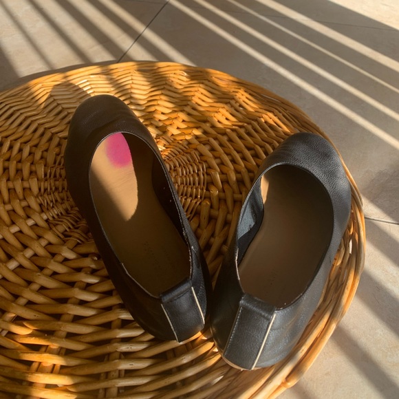 Size 8.5 Everlane Italian Leather Day Glove in Black. Gently worn. - Picture 3 of 8